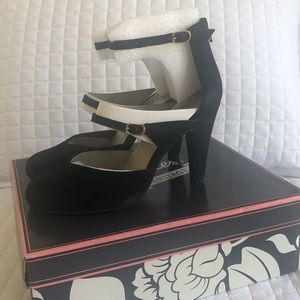 Seychelles Heritage Harp Black Suede